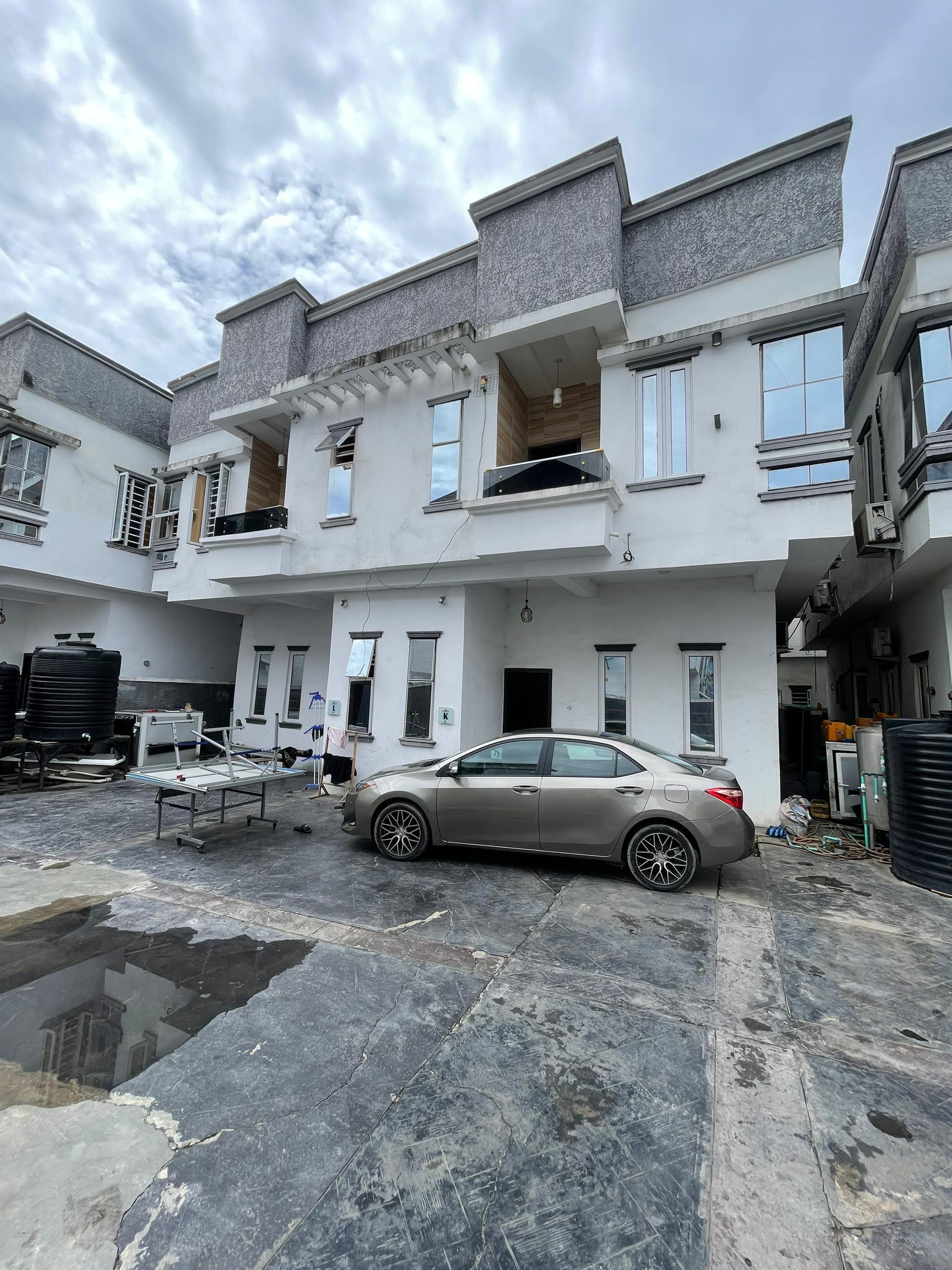 6BEDROOM FULLY DETACHED DUPLEX FOR SALE