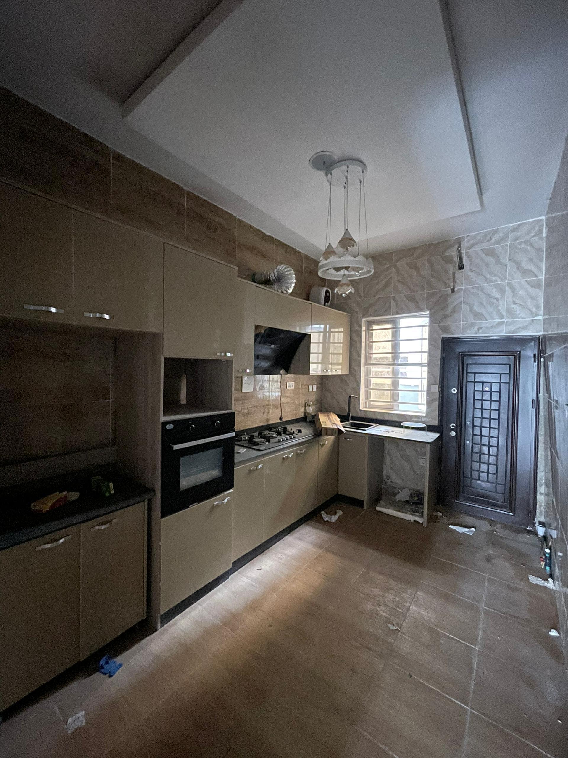 6BEDROOM FULLY DETACHED DUPLEX FOR SALE
