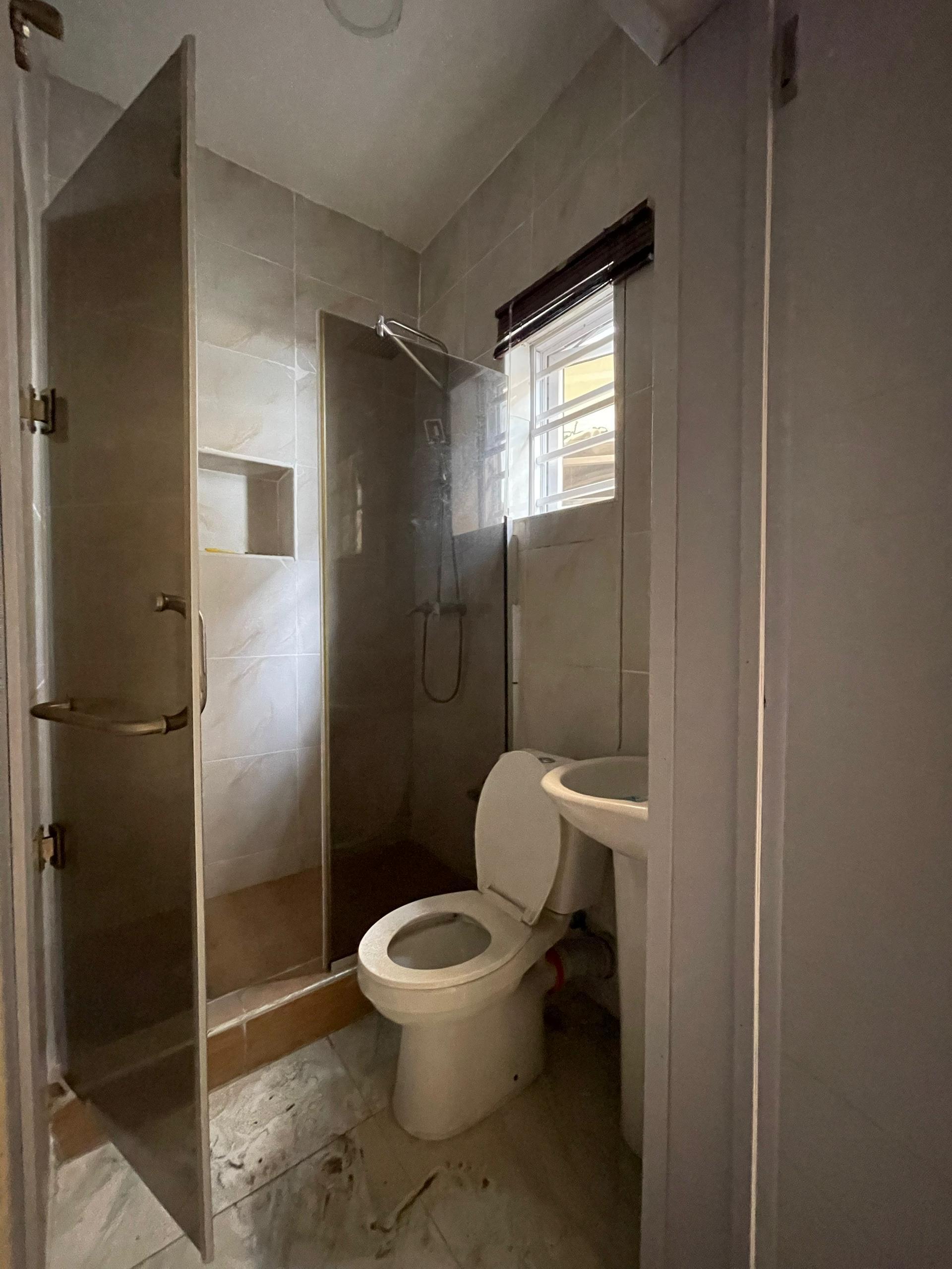 6BEDROOM FULLY DETACHED DUPLEX FOR SALE