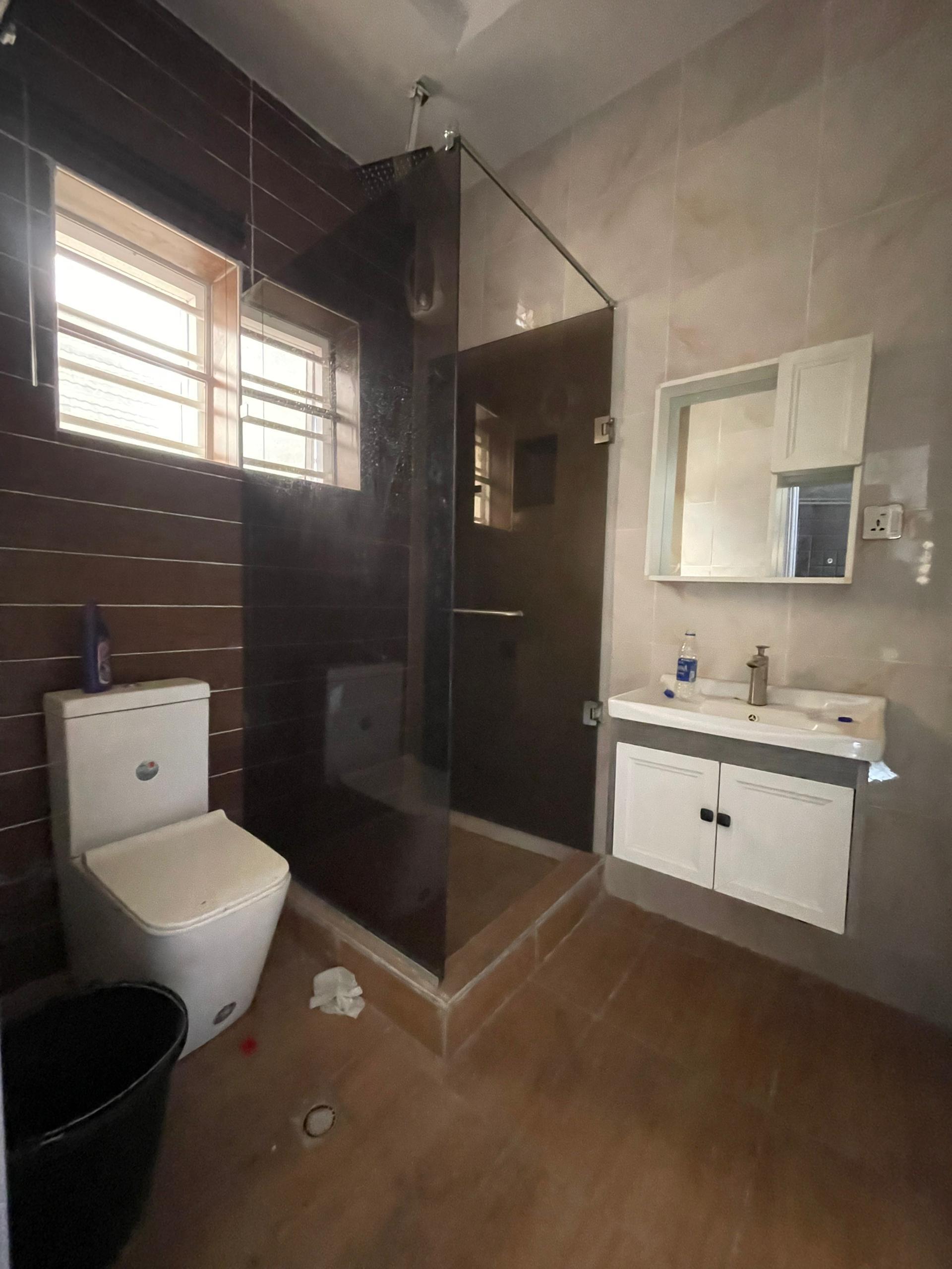 6BEDROOM FULLY DETACHED DUPLEX FOR SALE