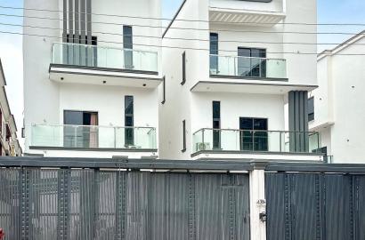 5BEDROOM FULLY DETACHED DUPLEX FOR SALE