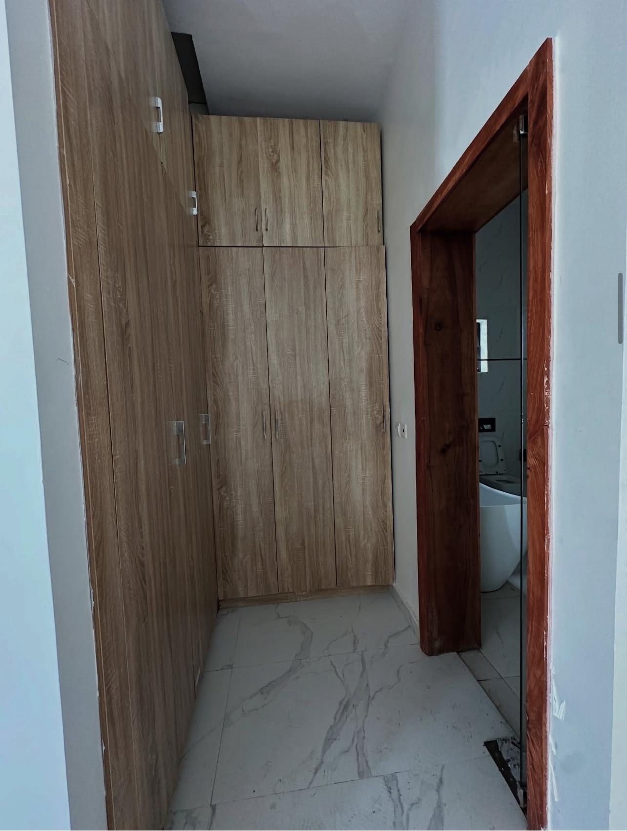 5BEDROOM FULLY DETACHED DUPLEX FOR SALE