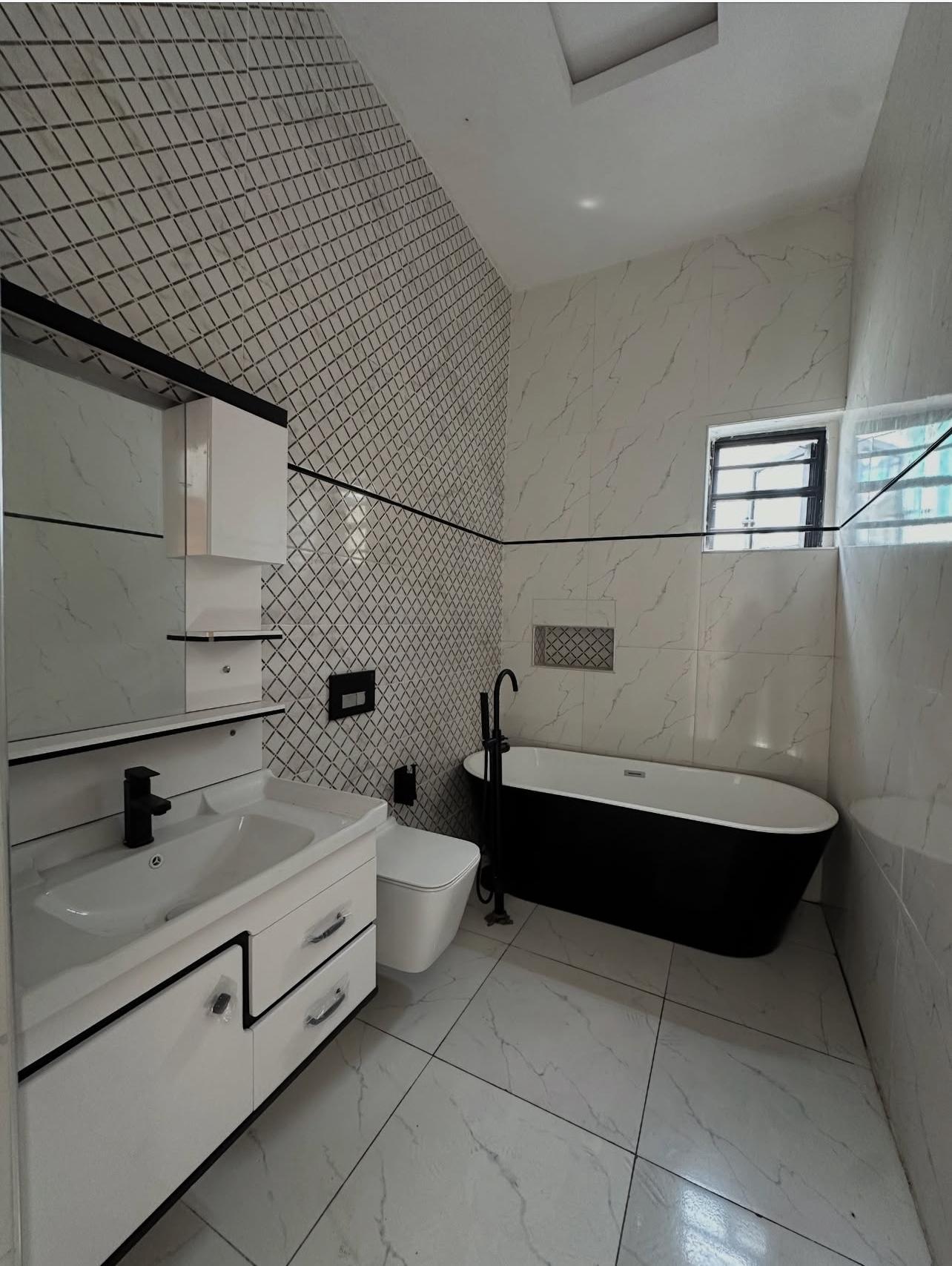 5BEDROOM FULLY DETACHED DUPLEX FOR SALE