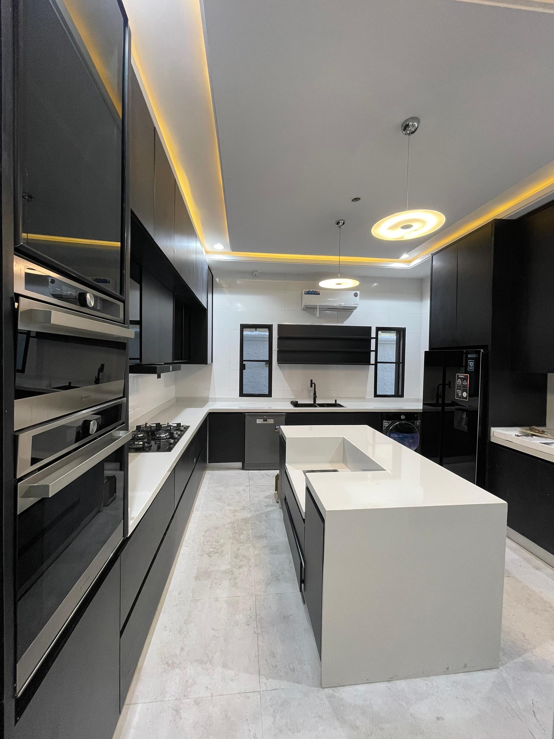 5BEDROOM FULLY DETACHED DUPLEX FOR SALE