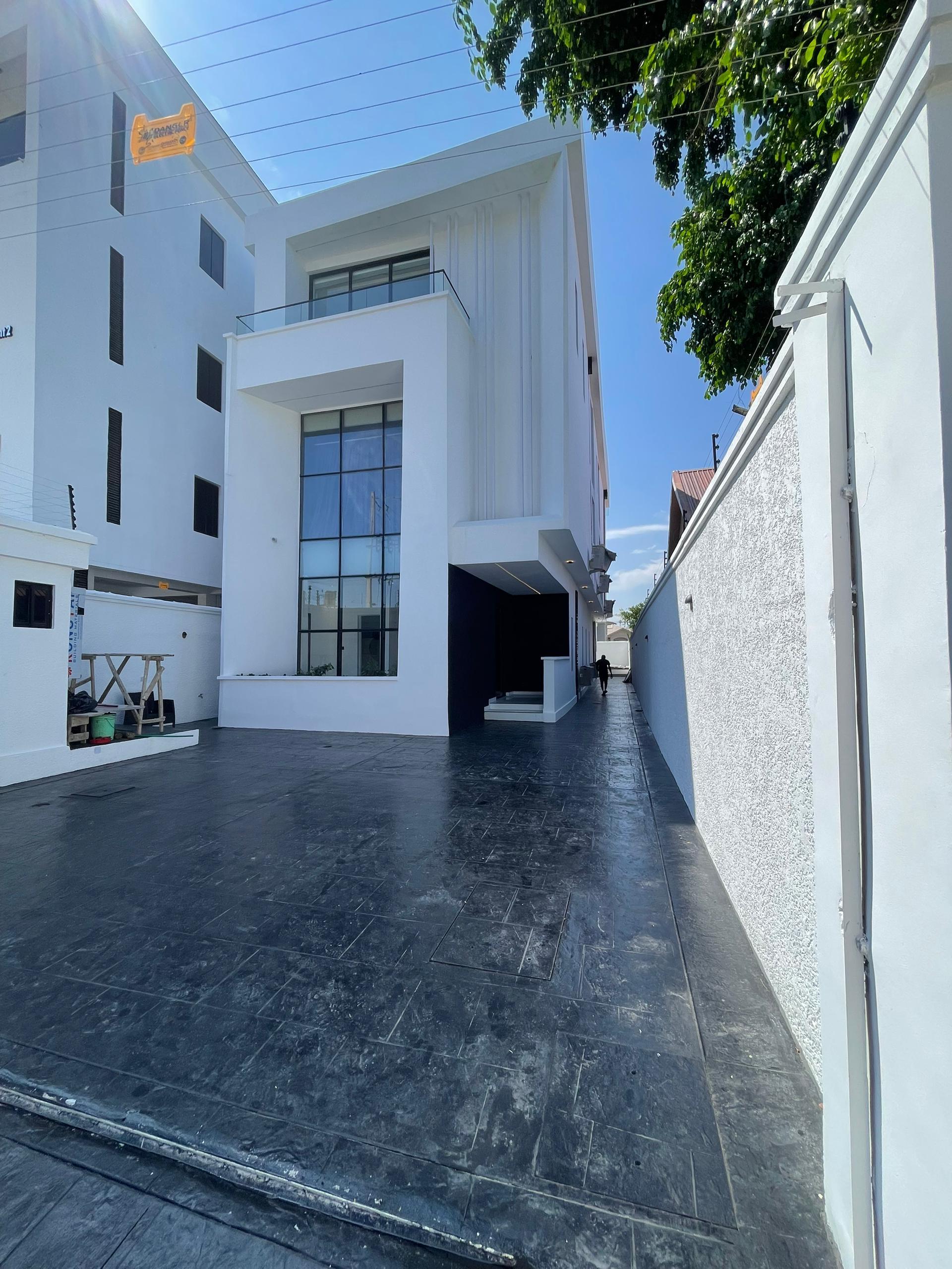 5BEDROOM FULLY DETACHED DUPLEX FOR SALE
