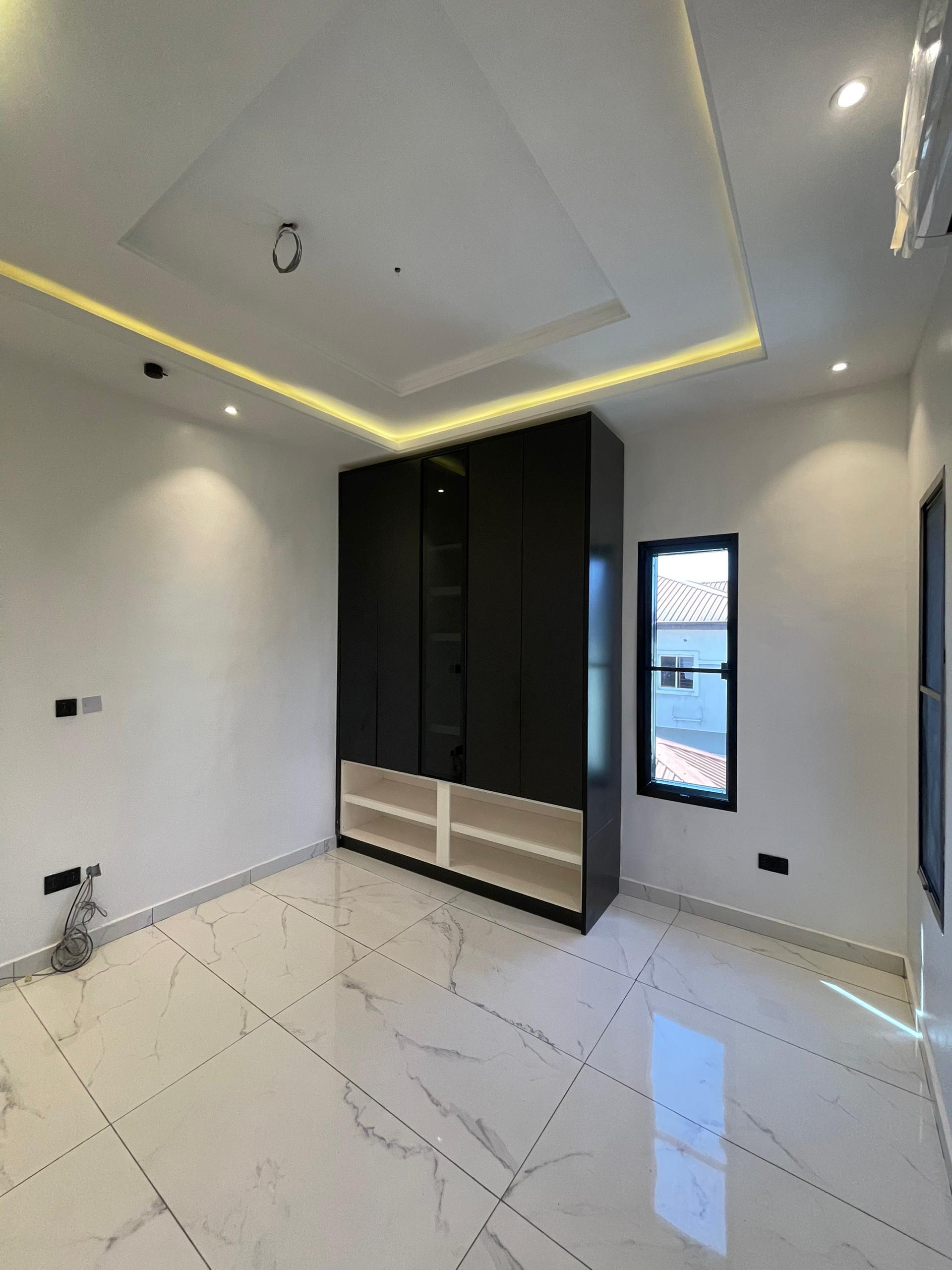 5BEDROOM FULLY DETACHED DUPLEX FOR SALE