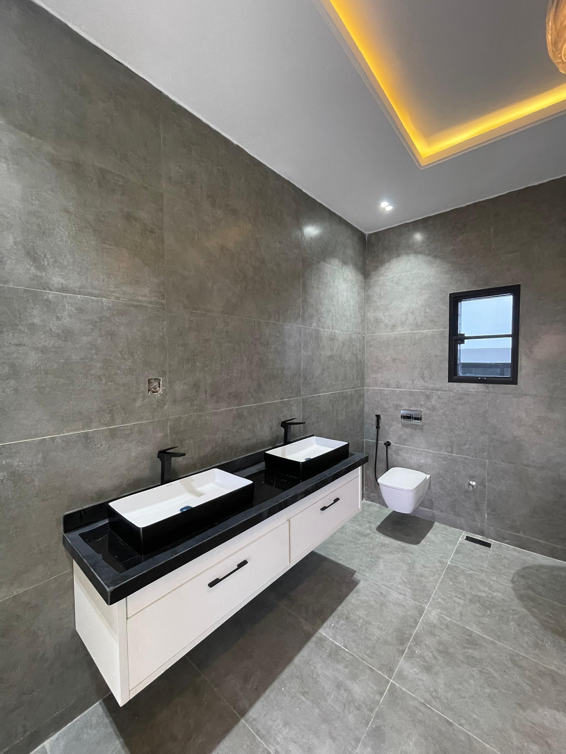 5BEDROOM FULLY DETACHED DUPLEX FOR SALE