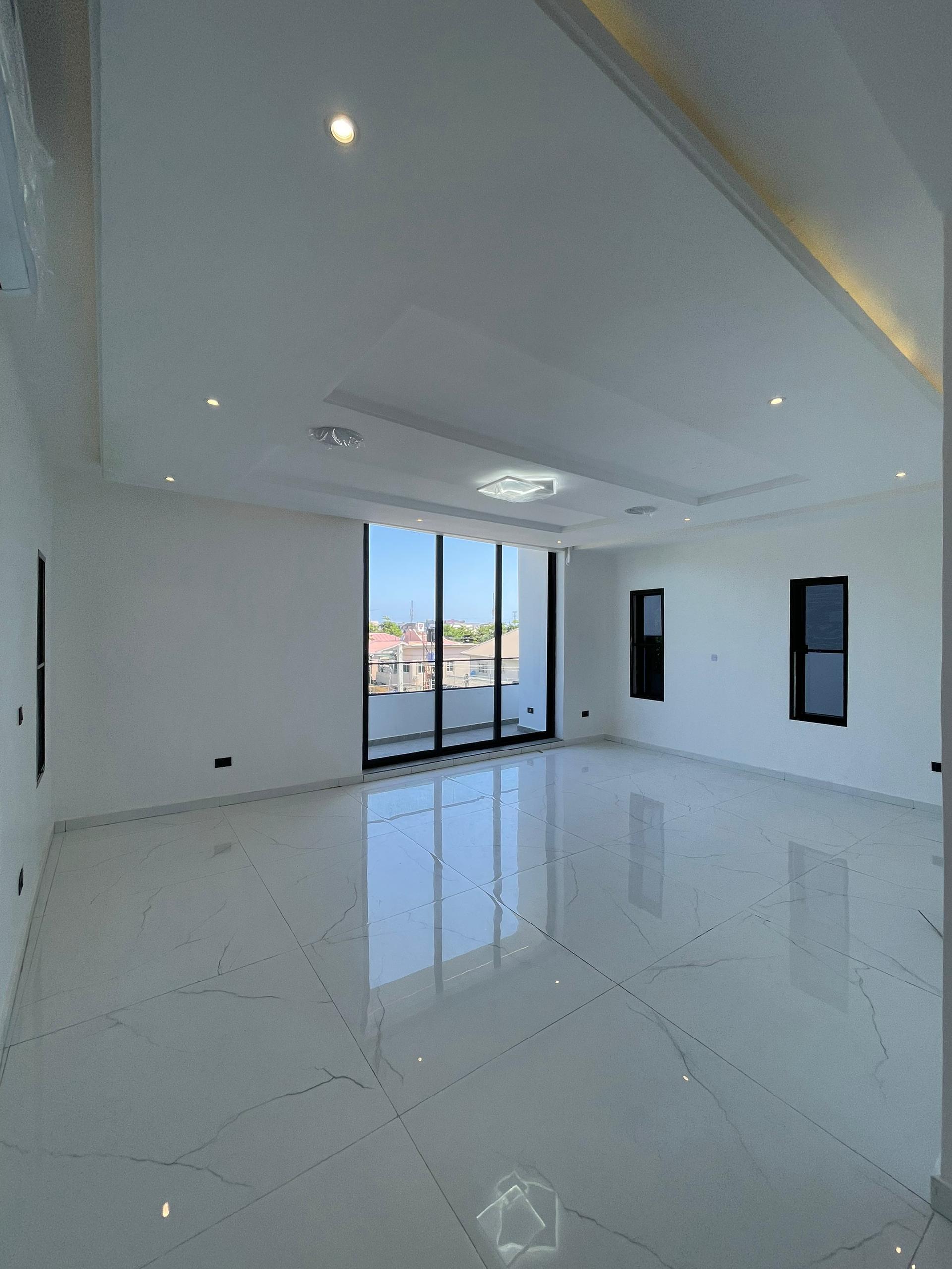 5BEDROOM FULLY DETACHED DUPLEX FOR SALE