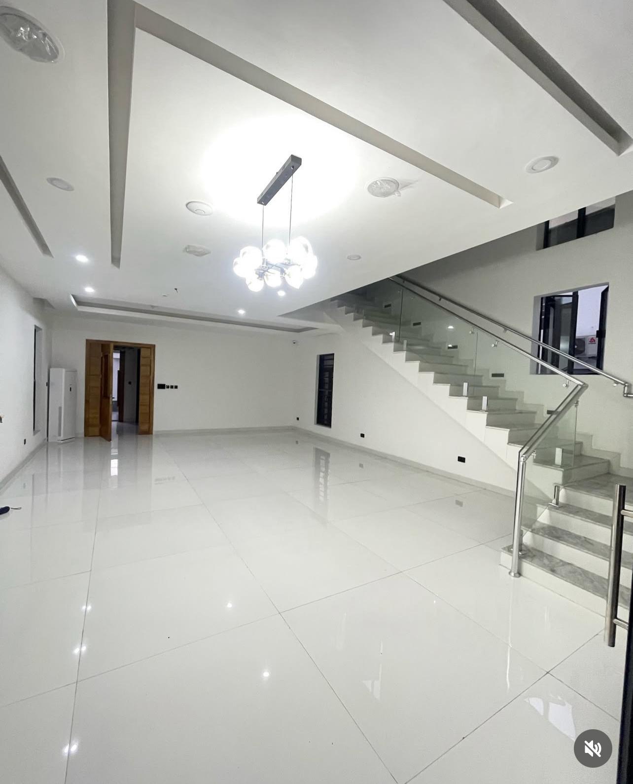LUXURY 5BEDROOM FULLY DETACHED DUPLEX FOR SALE