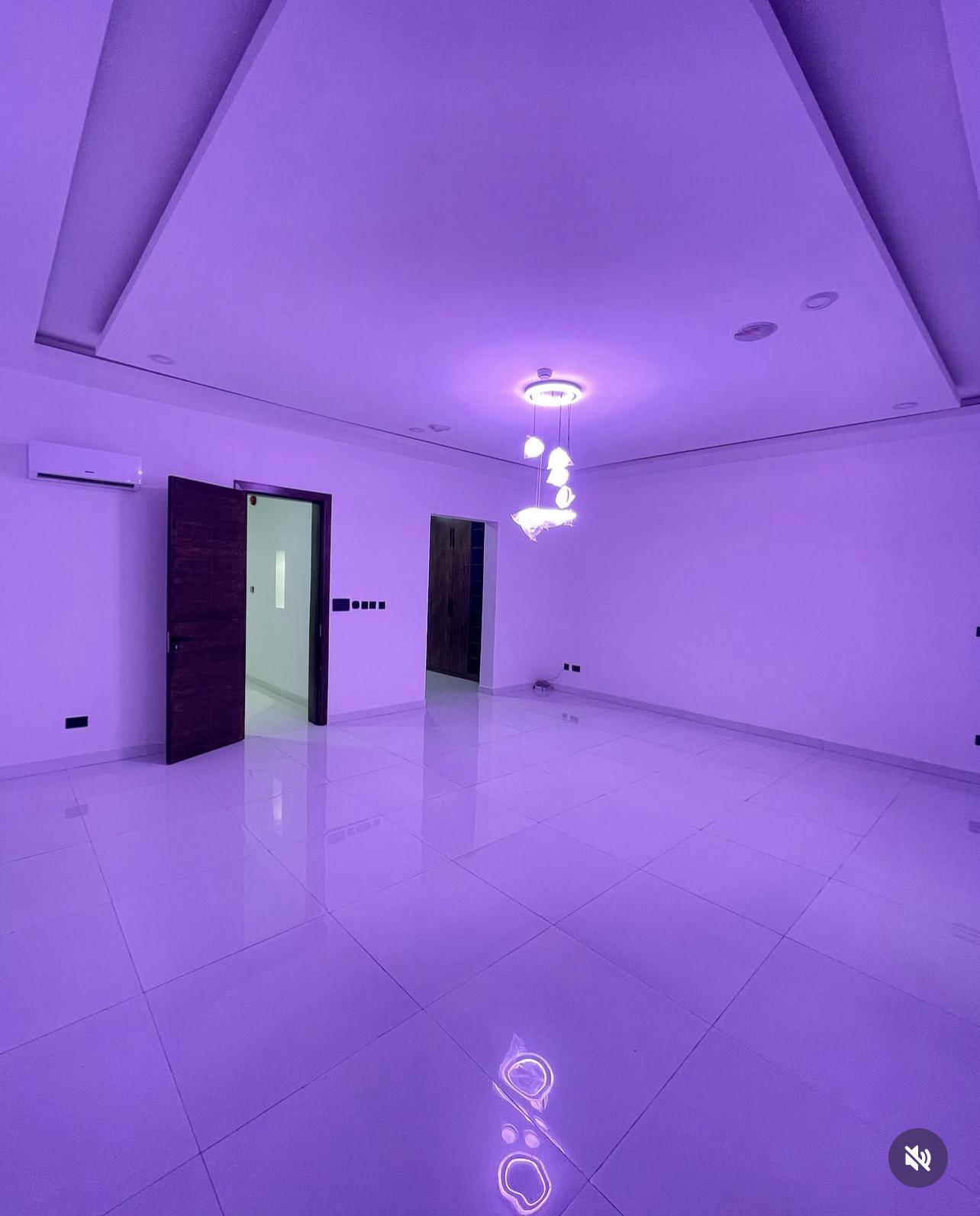 LUXURY 5BEDROOM FULLY DETACHED DUPLEX FOR SALE