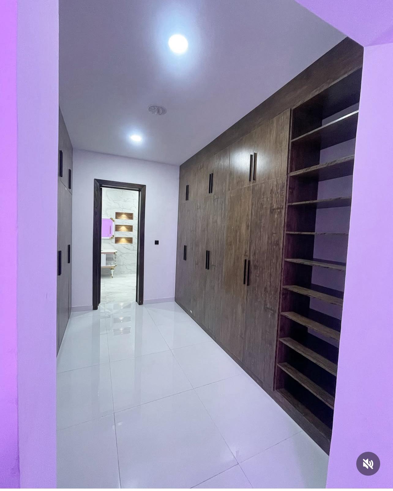 LUXURY 5BEDROOM FULLY DETACHED DUPLEX FOR SALE