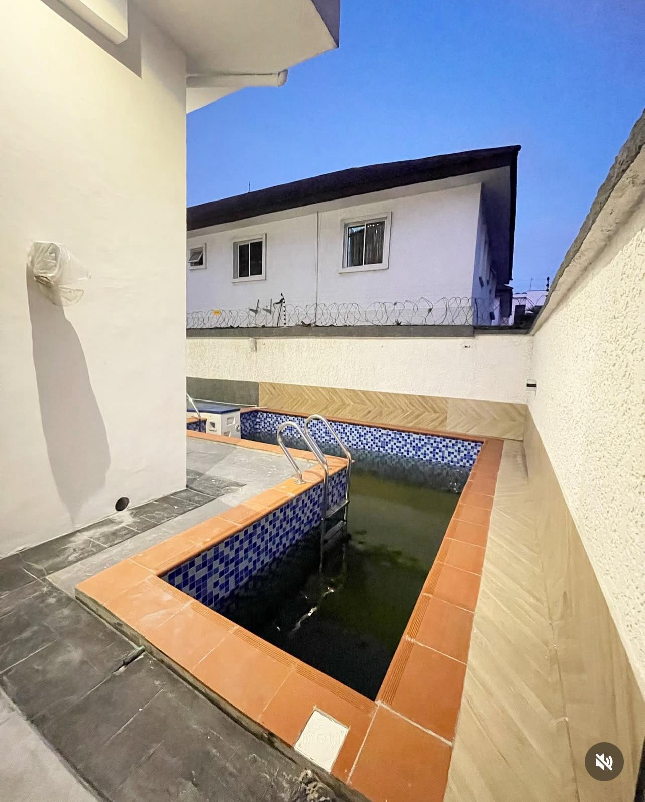 LUXURY 5BEDROOM FULLY DETACHED DUPLEX FOR SALE