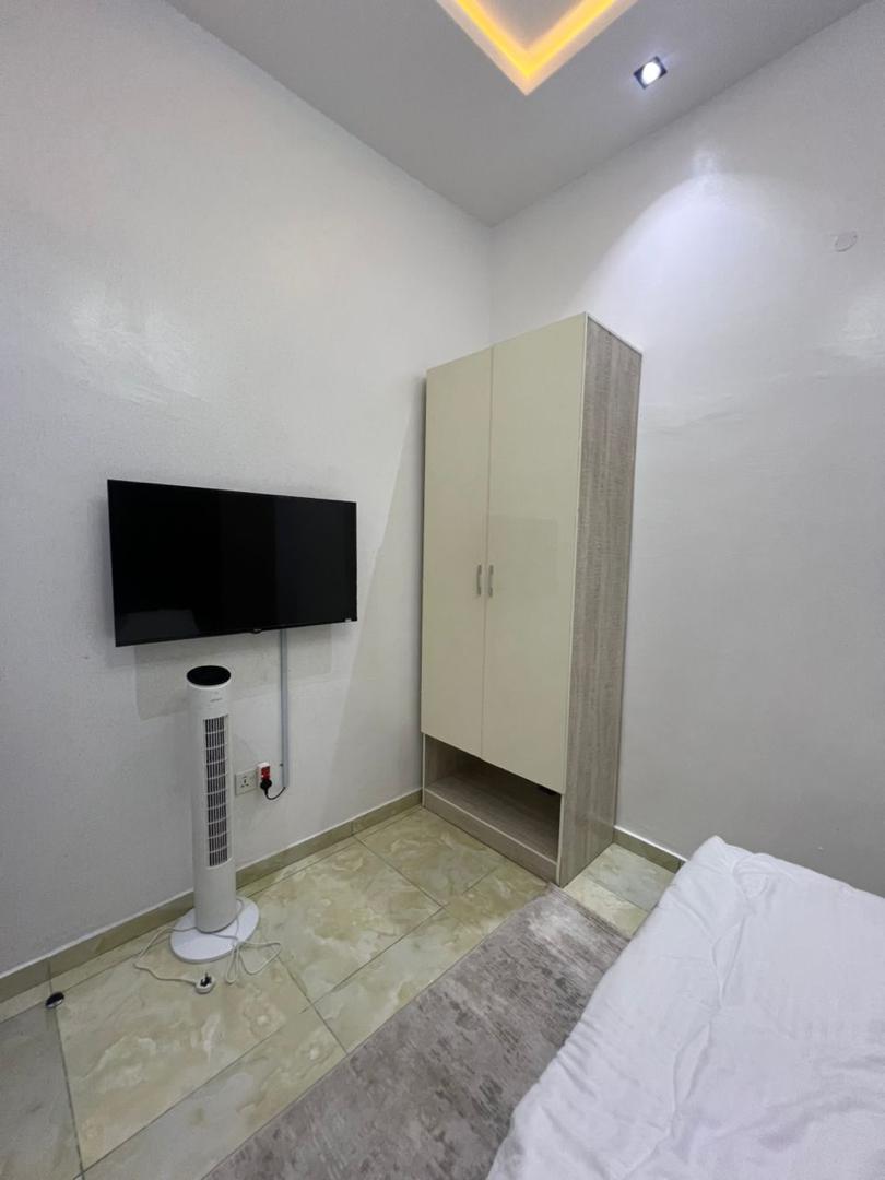 3BEDROOM FULLY FURNISHED SERVICED APARTMENT FOR RENT