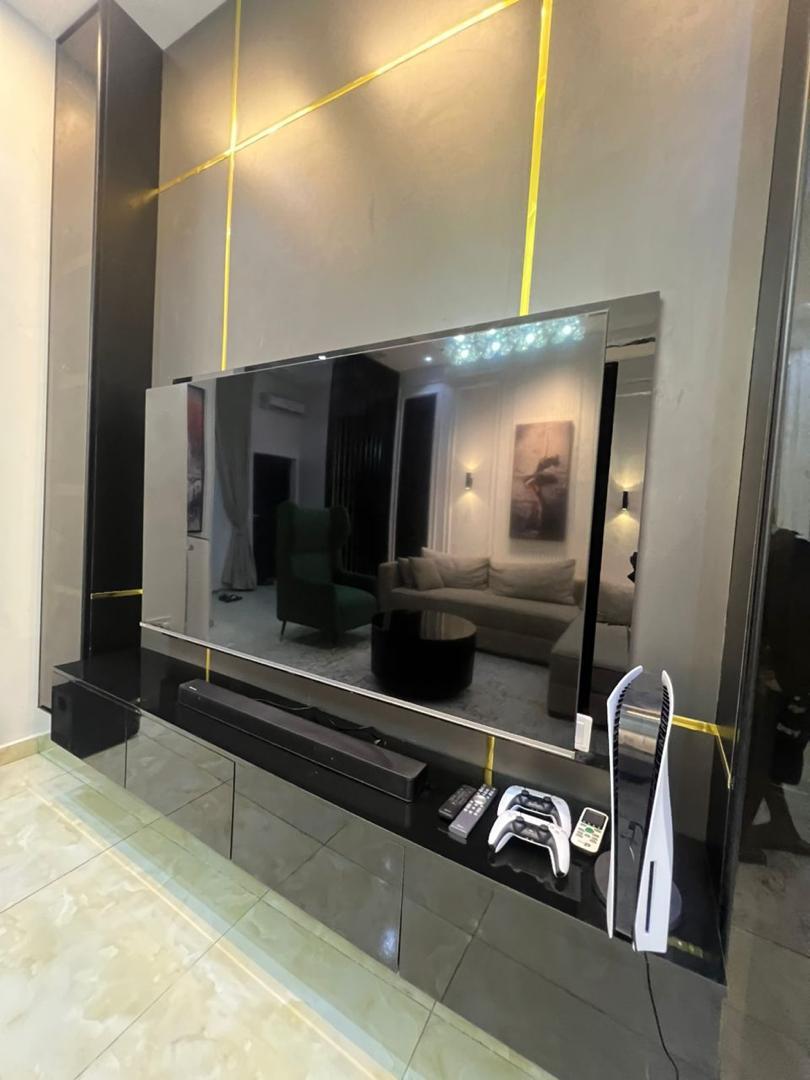 3BEDROOM FULLY FURNISHED SERVICED APARTMENT FOR RENT