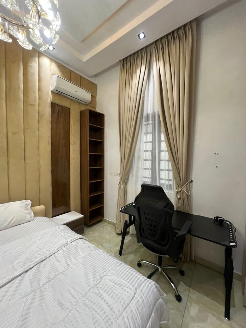 3BEDROOM FULLY FURNISHED SERVICED APARTMENT FOR RENT