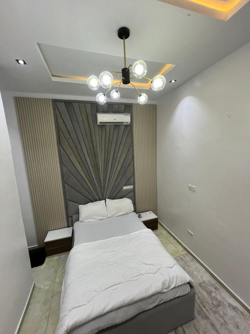 3BEDROOM FULLY FURNISHED SERVICED APARTMENT FOR RENT