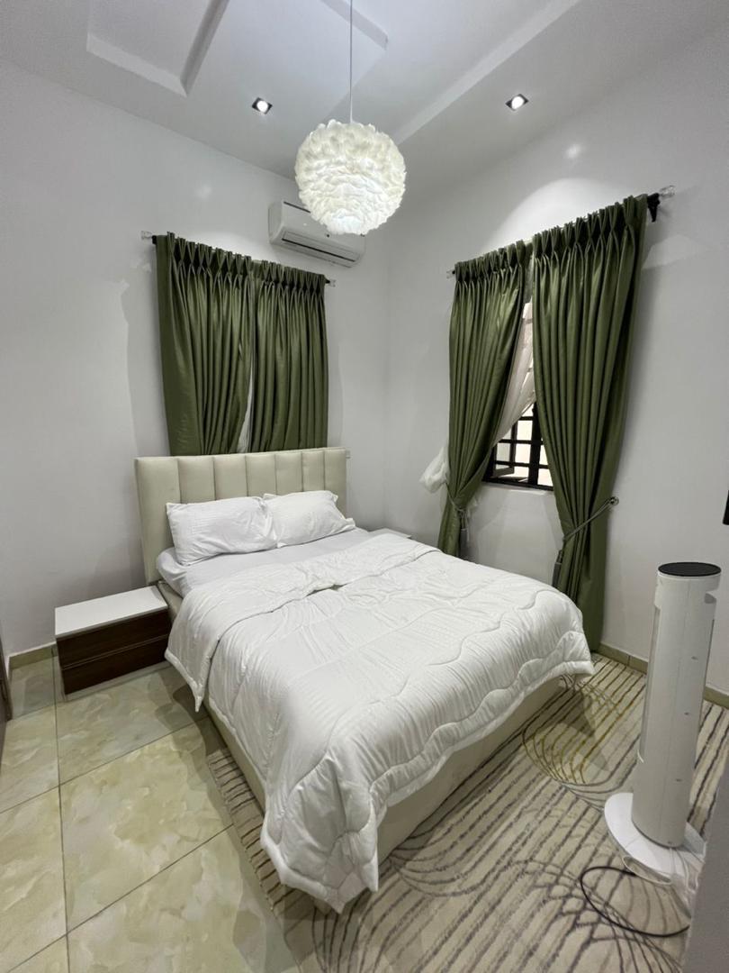 3BEDROOM FULLY FURNISHED SERVICED APARTMENT FOR RENT