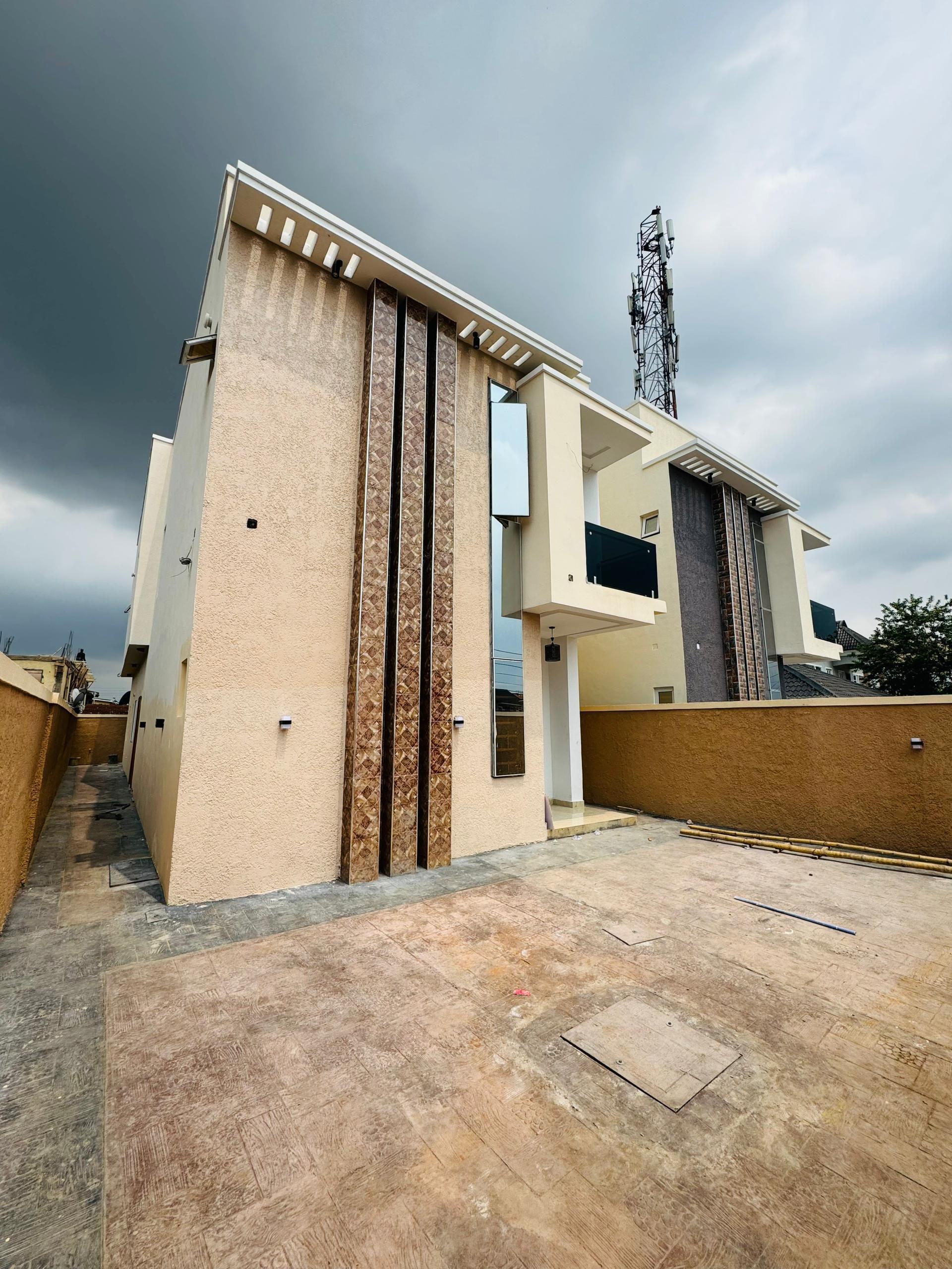 EXQUISITELY BUILT 5 BEDROOM FULLY DETACHED DUPLEX WITH A BQ