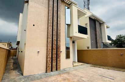 EXQUISITELY BUILT 5 BEDROOM FULLY DETACHED DUPLEX WITH A BQ
