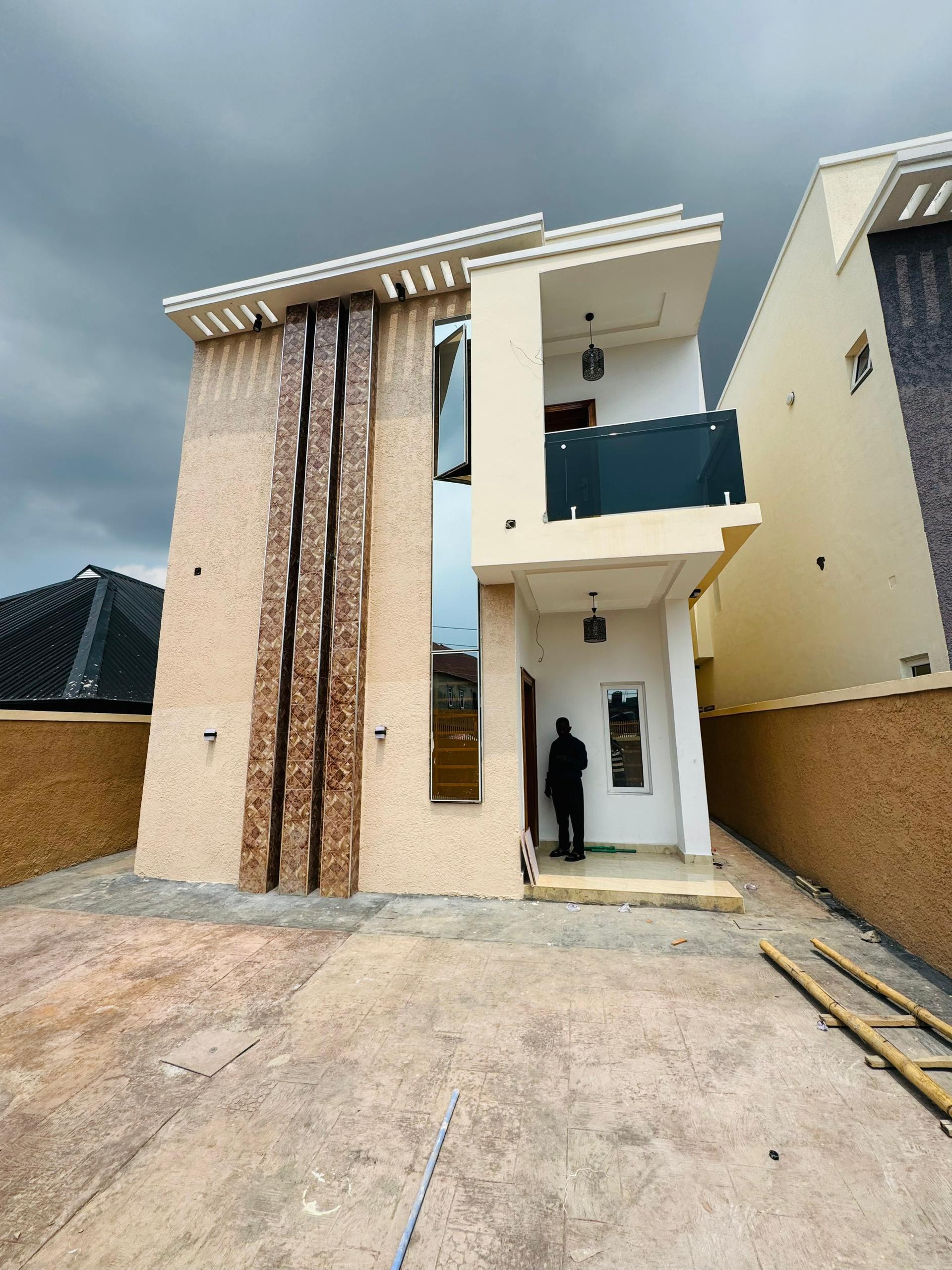 EXQUISITELY BUILT 5 BEDROOM FULLY DETACHED DUPLEX WITH A BQ