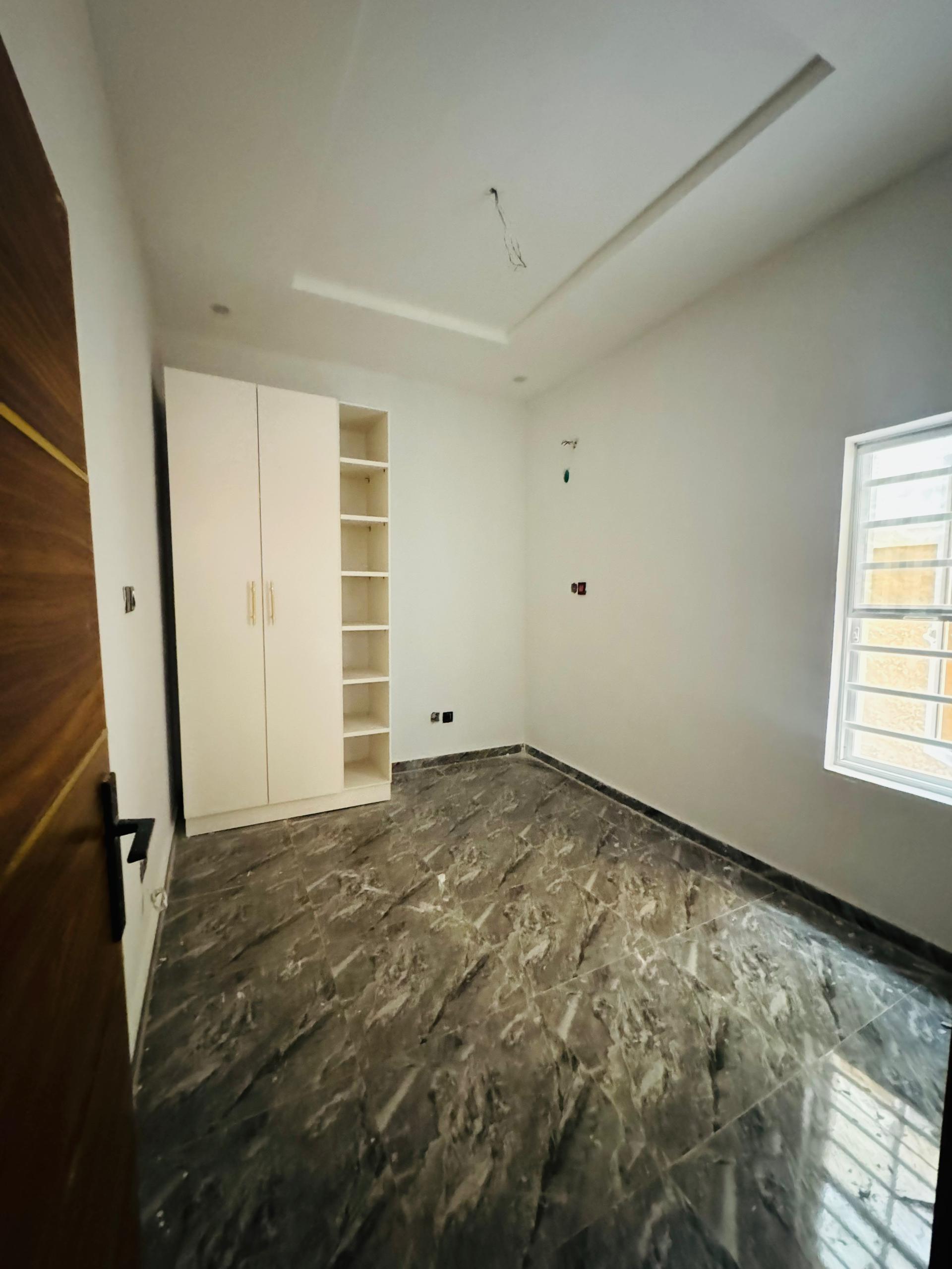 EXQUISITELY BUILT 5 BEDROOM FULLY DETACHED DUPLEX WITH A BQ