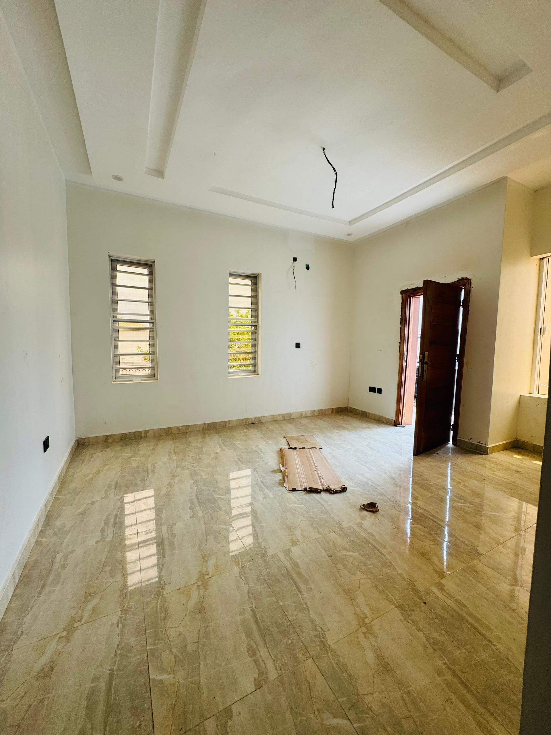EXQUISITELY BUILT 5 BEDROOM FULLY DETACHED DUPLEX WITH A BQ