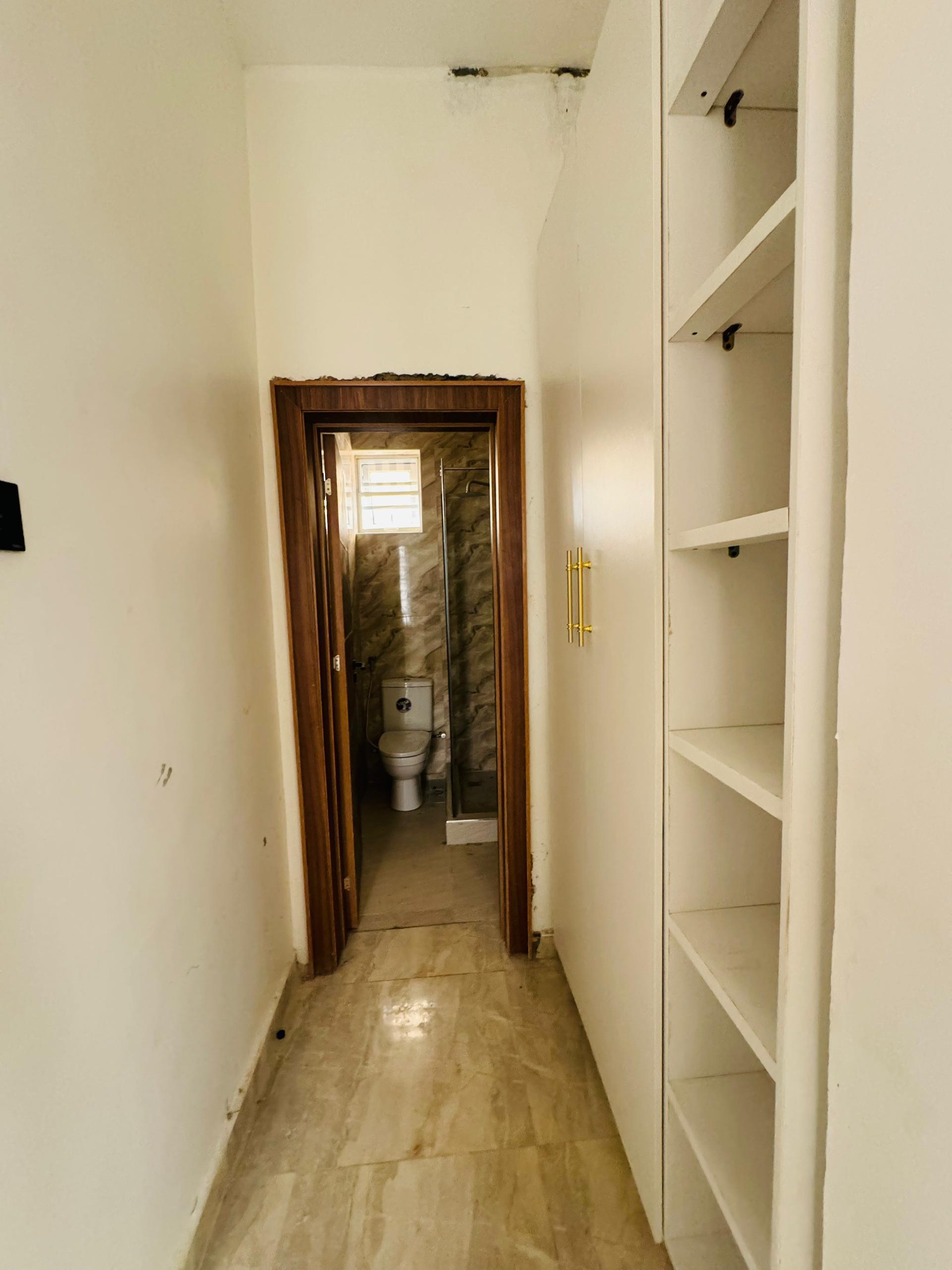 EXQUISITELY BUILT 5 BEDROOM FULLY DETACHED DUPLEX WITH A BQ
