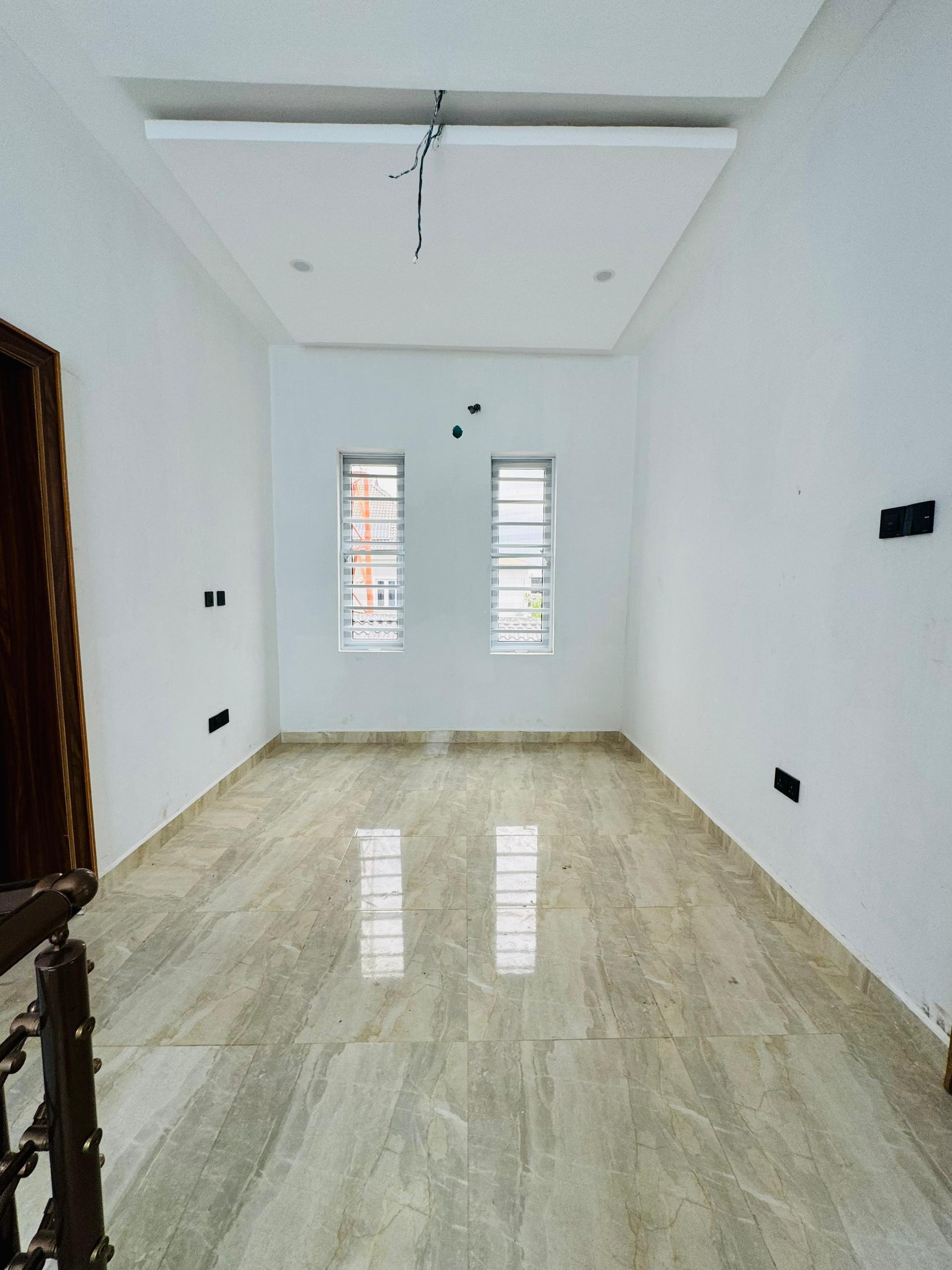 EXQUISITELY BUILT 5 BEDROOM FULLY DETACHED DUPLEX WITH A BQ