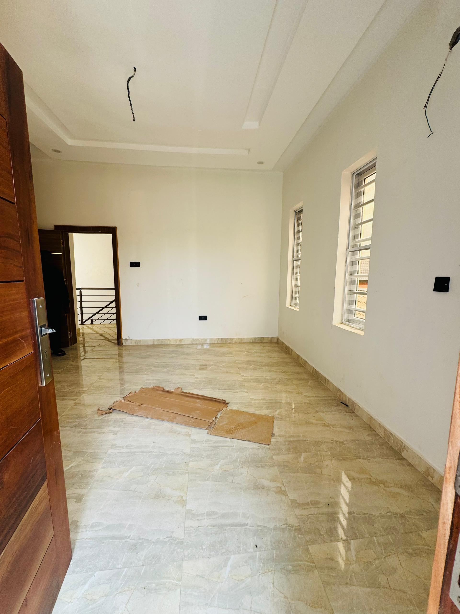 EXQUISITELY BUILT 5 BEDROOM FULLY DETACHED DUPLEX WITH A BQ