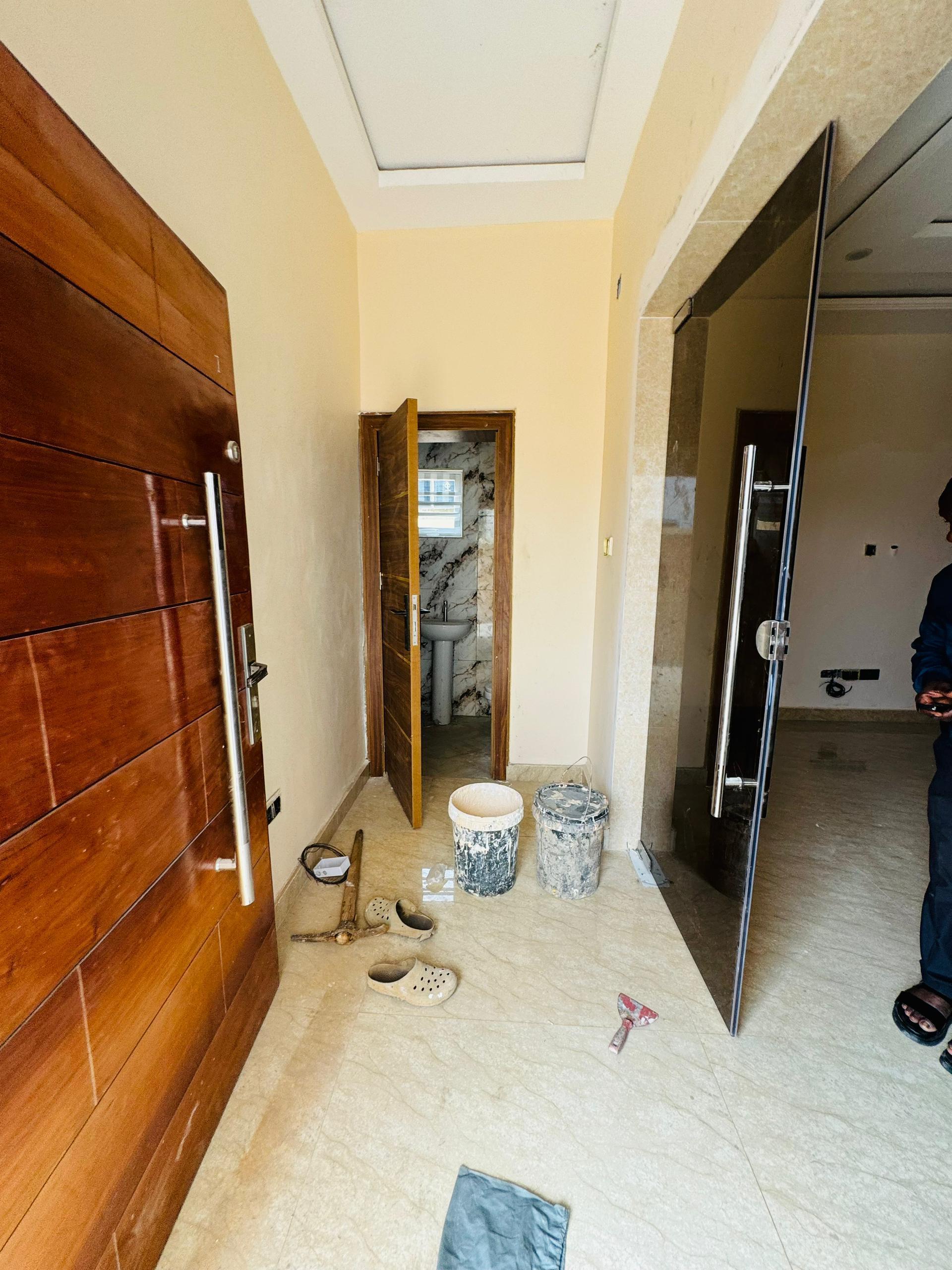 EXQUISITELY BUILT 5 BEDROOM FULLY DETACHED DUPLEX WITH A BQ