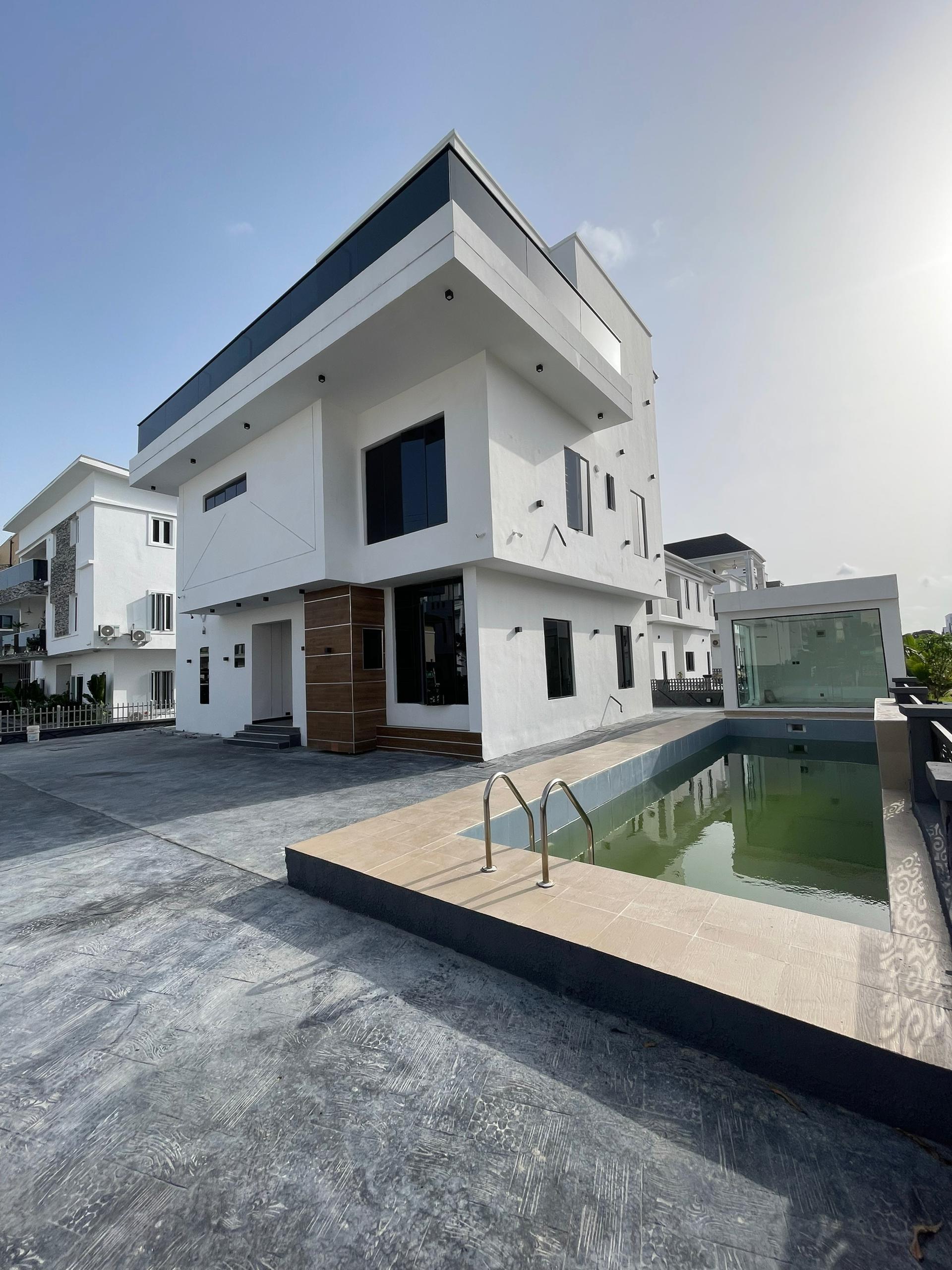 5BEDROOM FULLY DETACHED DUPLEX FOR SALE