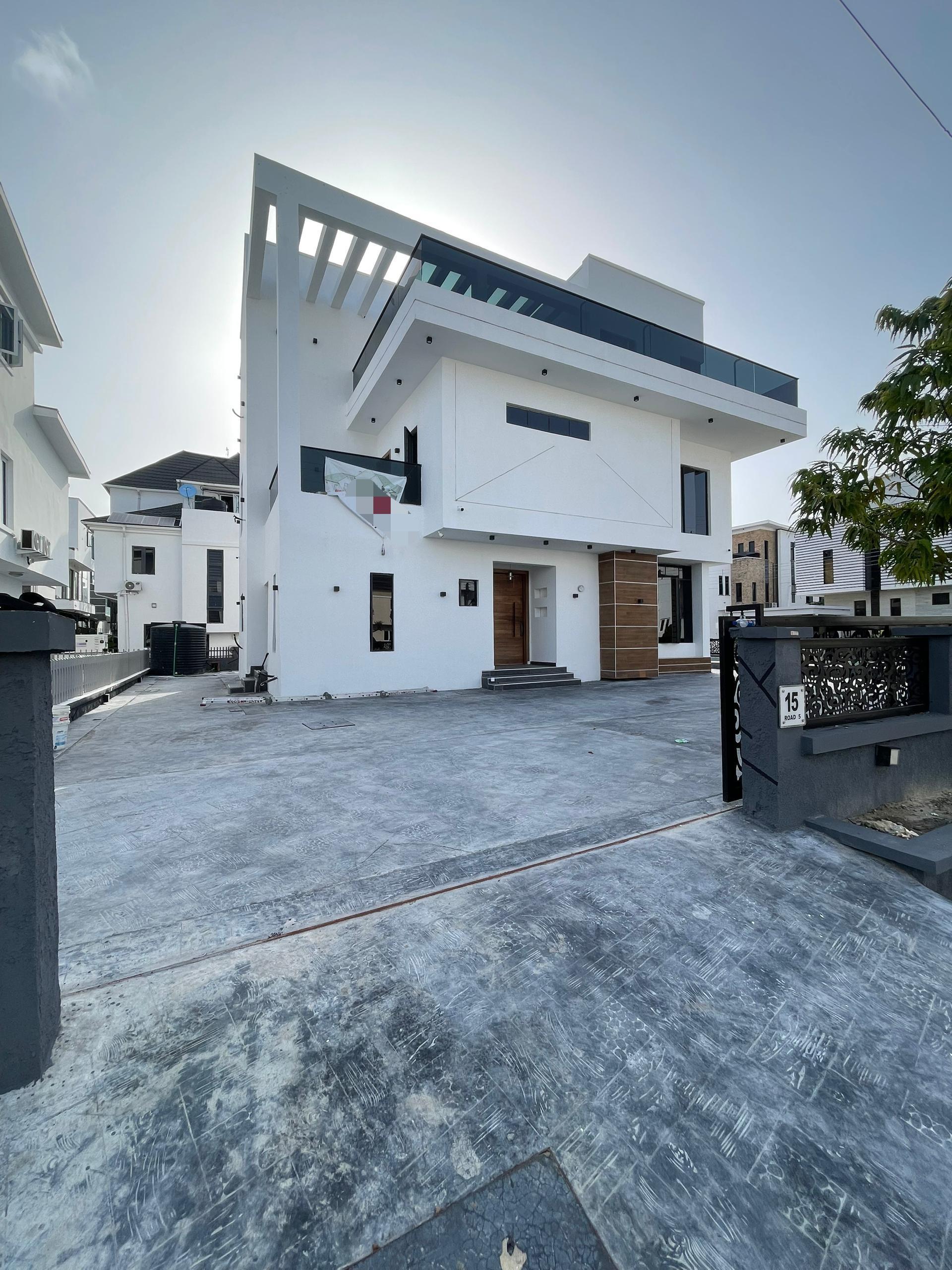 5BEDROOM FULLY DETACHED DUPLEX FOR SALE