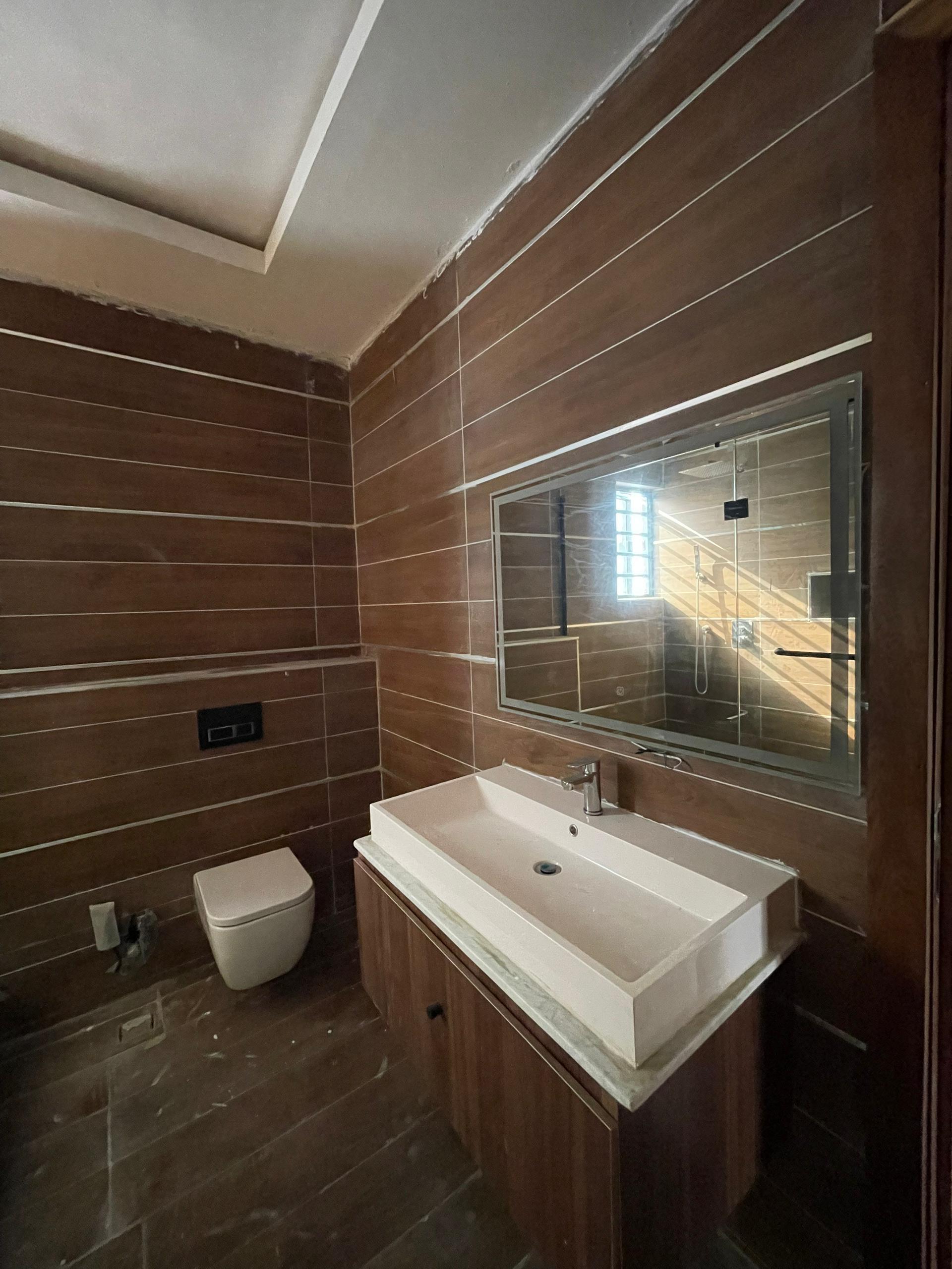 5BEDROOM FULLY DETACHED DUPLEX FOR SALE