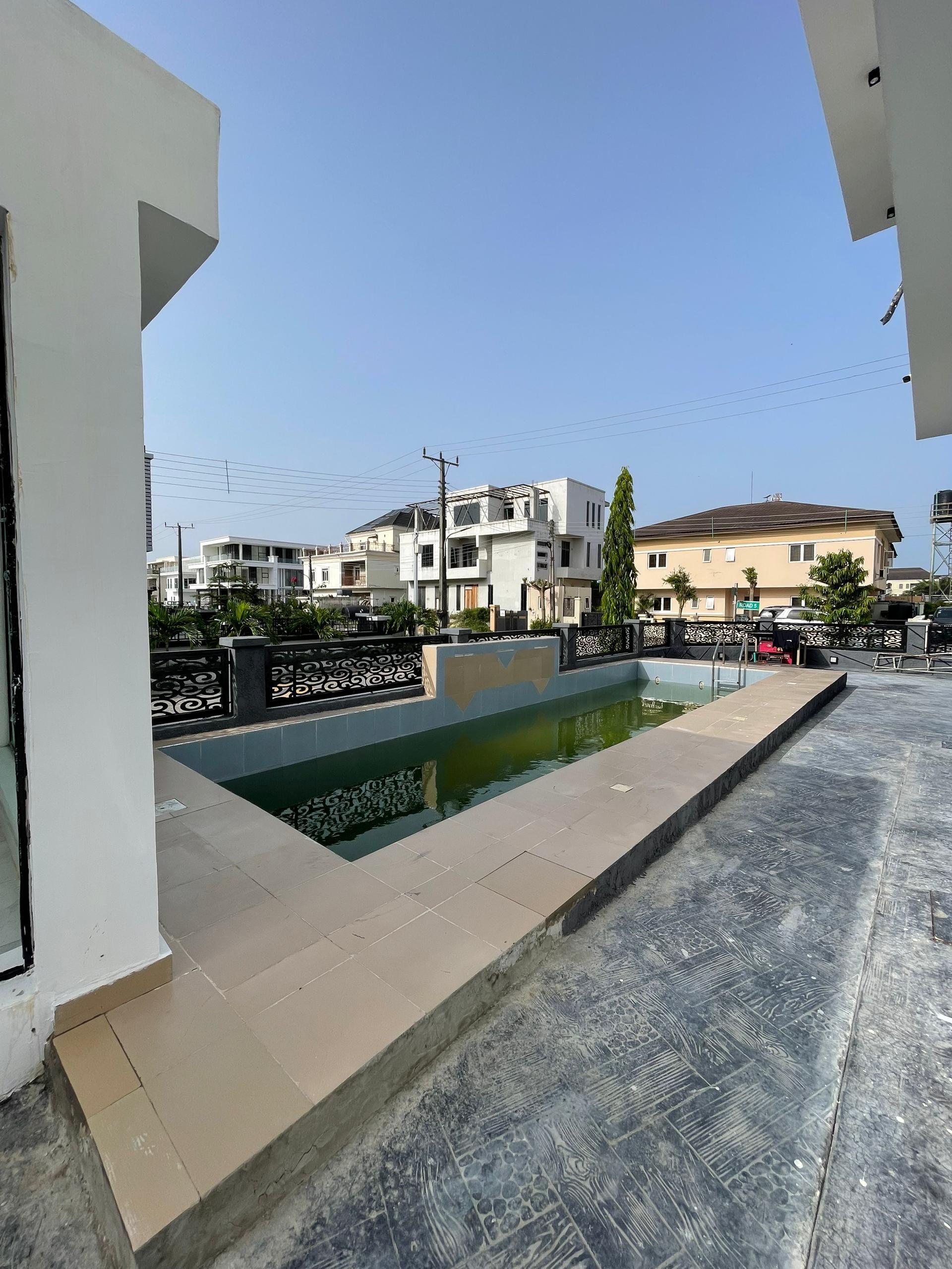 5BEDROOM FULLY DETACHED DUPLEX FOR SALE