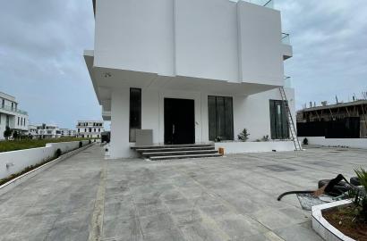 LUXURY 5BEDROOM FULLY DETACHED DUPLEX FOR SALE