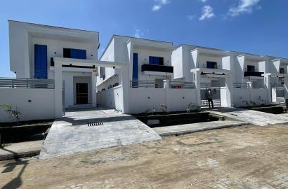 5BEDROOM FULLY DETACHED DUPLEX FOR SALE