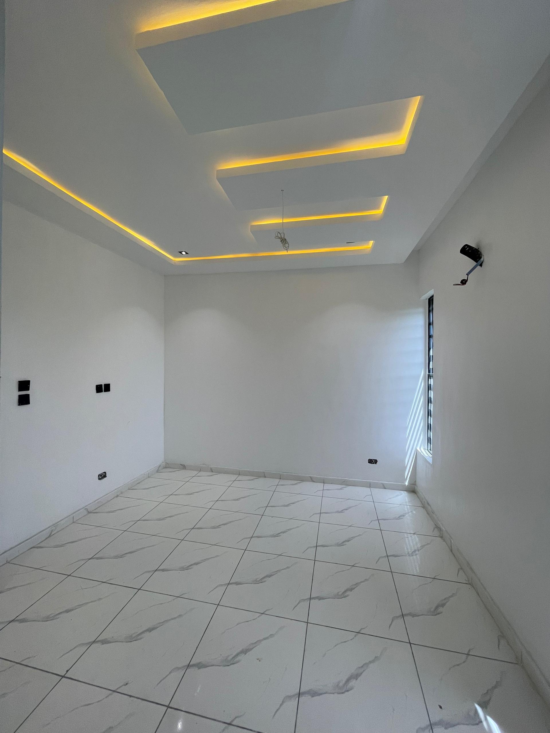5BEDROOM FULLY DETACHED DUPLEX FOR SALE