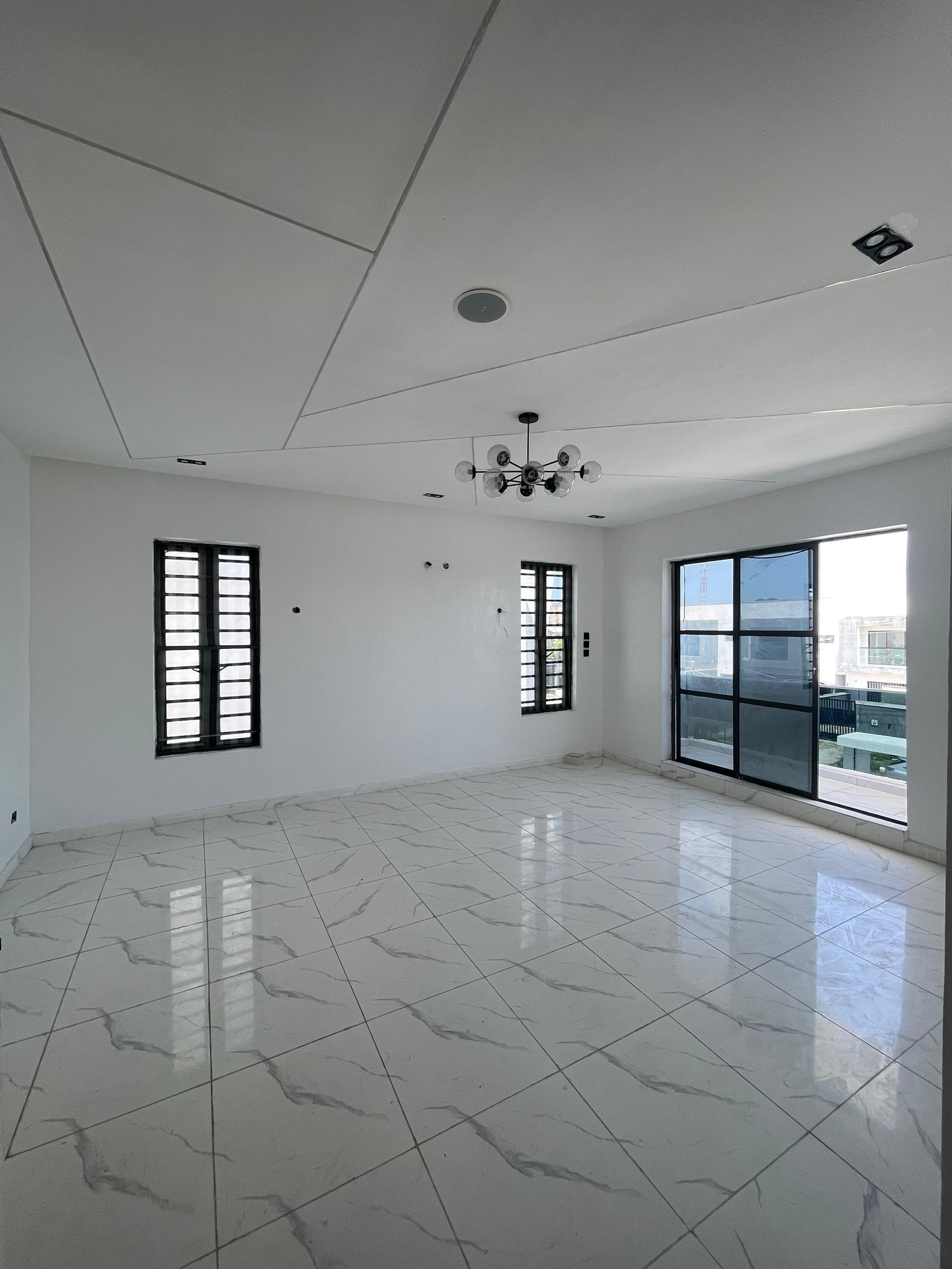5BEDROOM FULLY DETACHED DUPLEX FOR SALE