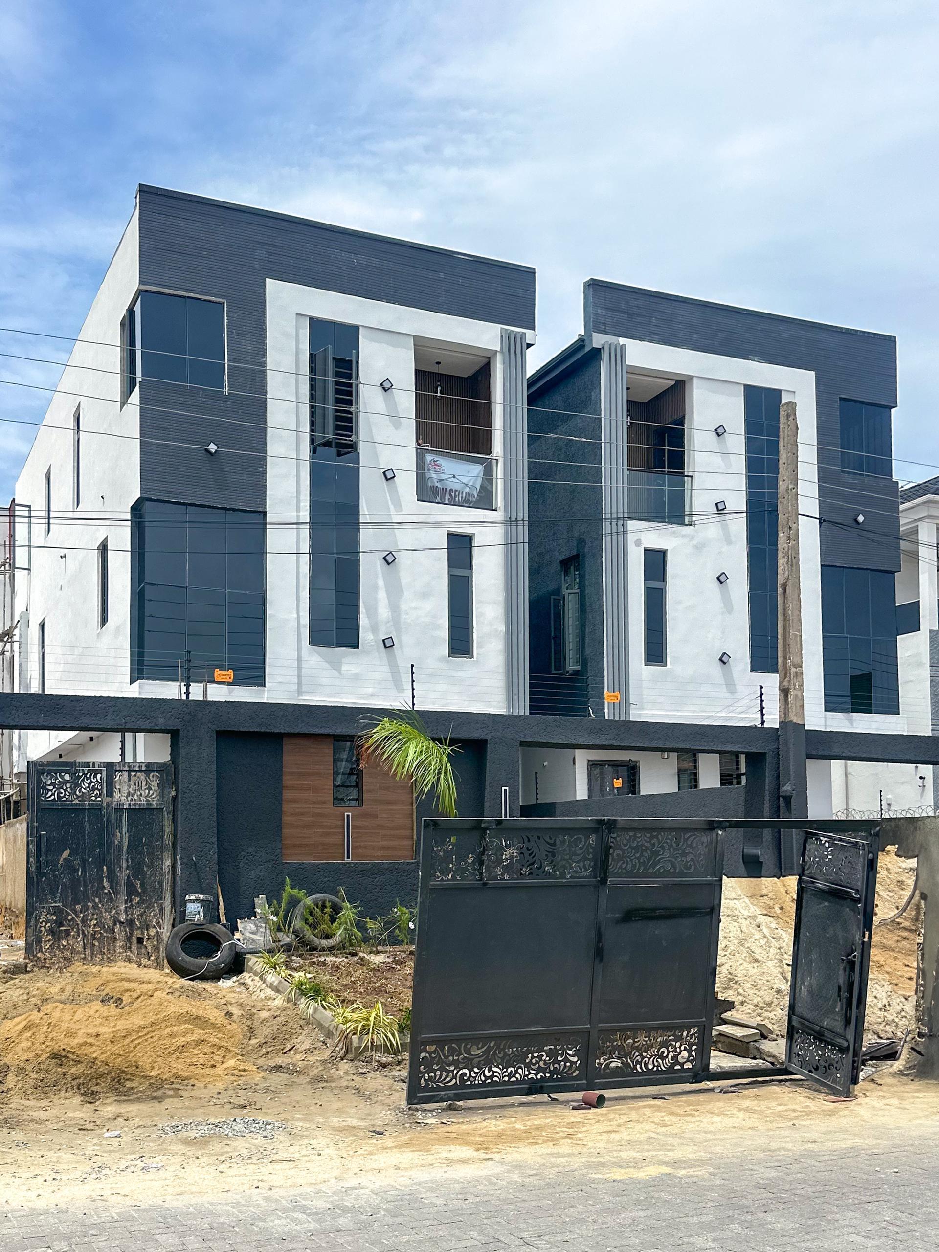 5BEDROOM FULLY DETACHED DUPLEX FOR SALE