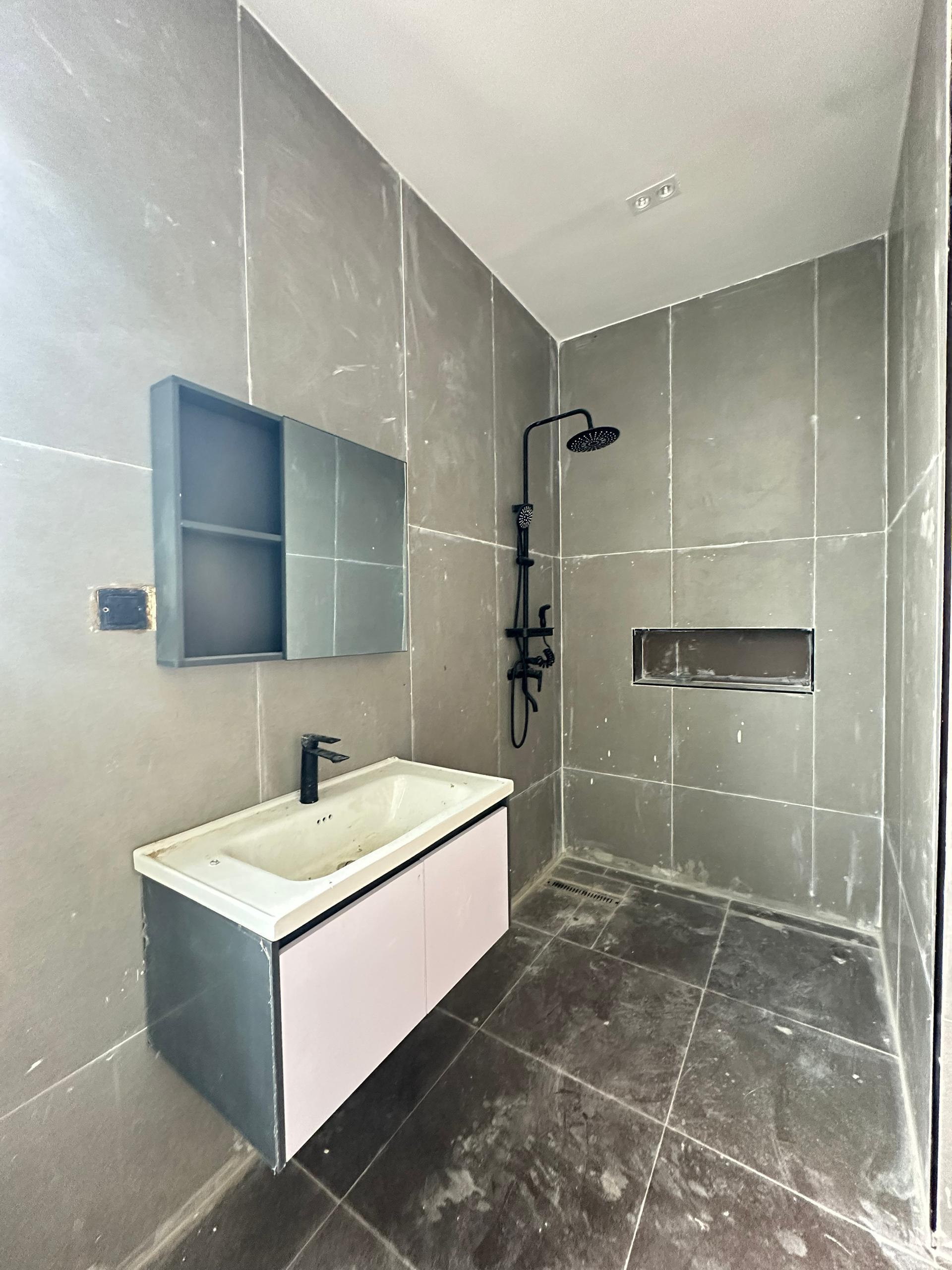 5BEDROOM FULLY DETACHED DUPLEX FOR SALE